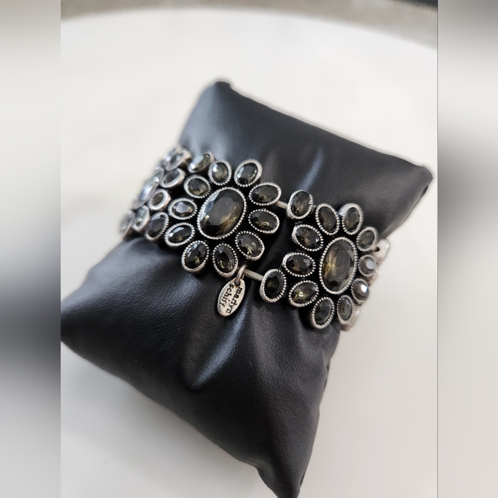 NWOT Marlyn Schiff Peridot Crystal Stretch Bracelet